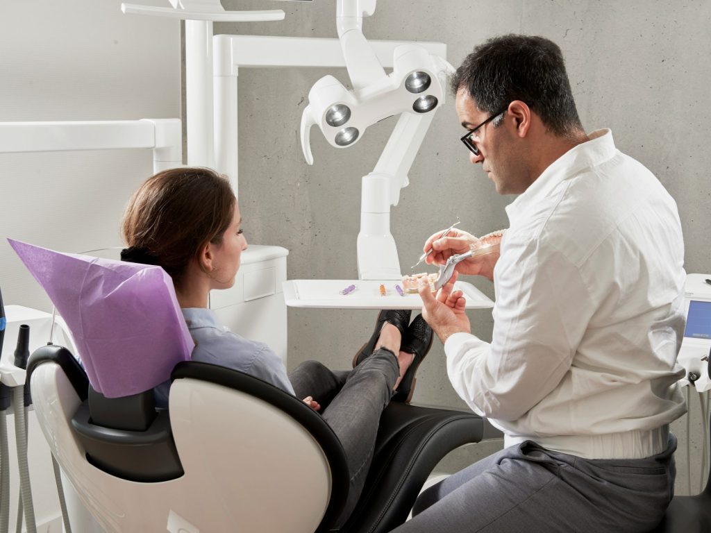 Crown, Filling, or Root Canal? How Dentists Choose the Right Treatment